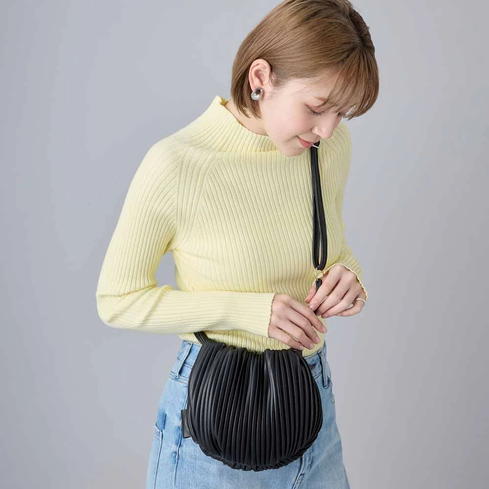 תיק צד מיני PLEATS שחור 0201 - Image 2